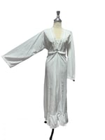 قميص رضاعة ابيض