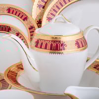 طقم سفرة بورسلين ياباني مطلي بالذهب 95 قطعة