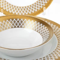 طقم سفرة بورسلين ذهبي فاخر 18 قطعة