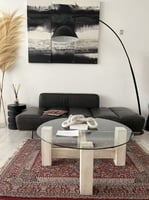 طاوله بقواعد رخام