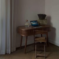 مكتب بتصميم عصري