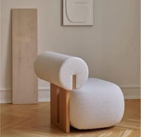 كرسي بتصميم عصري