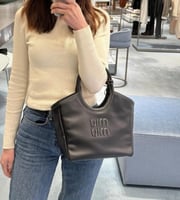 حقيبة ميوميو كانفا أسود - miumiu