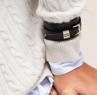 سوار أسود جلد بشعار miumiu