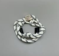 أساور ميوميو - سوار حبل بتعليقة شعار miumiu