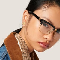 أقراط miumiu معدنية