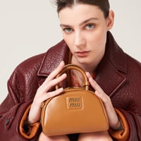 حقيبة top-handle bag من ميوميو miumiu