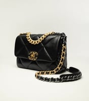 حقيبة شانيل CHANEL 19