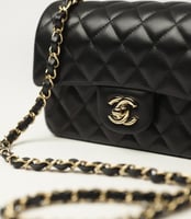 حقيبة شانيل الكلاسيكية CHANEL