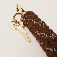 تعليقة miumiu من الحبل والنايلون