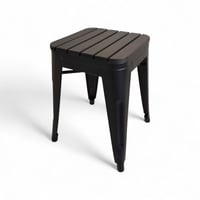 كرسي حديد صغير موديل – جلسة بديل خشب باللون الأسود