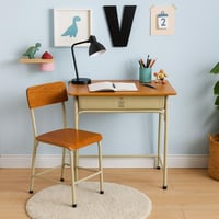 طاولة دراسة للطلاب