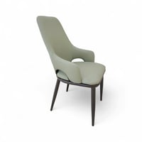 كرسي بجلد فاخر والوان مميزة بـ سعر منافس