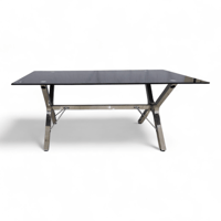 طاولة اجتماعات فاخرة بسطح قزاز وقاعدة حديد – من كو...