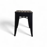 كرسي حديد صغير موديل – جلسة بديل خشب باللون الأسود