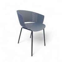 كرسي بلاستيك