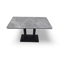 طاولة مطاعم بورسلان – قاعدة حديد بلون أسود و رصاصي