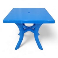 طاولة بلاستيك مربع الشكل