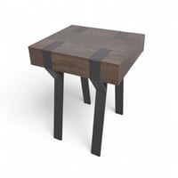 طاولة خدمة خشبية بلون بني