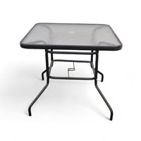 طاولة حديد على سطح قزاز ثلجي بفتحة مظلة