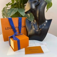 سلسال لويس فيتون