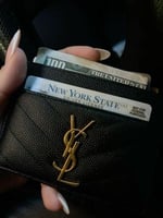 محفظة سان لوران