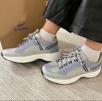 شوز جاكيموس باكثر من لون