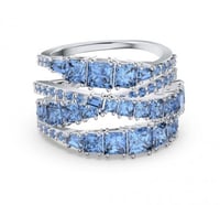 خاتم سوارفسكي بجميع الملحقات مع فاتورة الشراء .