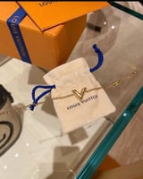 سوارة لويس فيتون