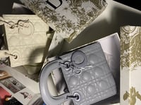 ديور أبيض مطفي