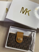 بوك مايكل كورس