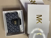 بوك مايكل كورس