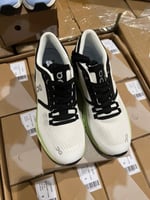 شوز اون رينينق