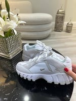 شوز جاكيموس باكثر من لون