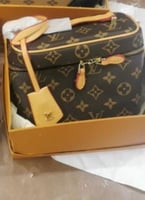 شنطة لويس فيتون بعدة الوان