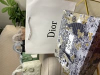 ديور مع سكارف مجاناً