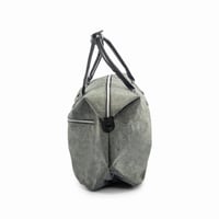 حقيبة سفر أنيقة وعملية بتصميم المدينة المنورة مثال...