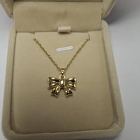 سلسال ع شكل فيونكه