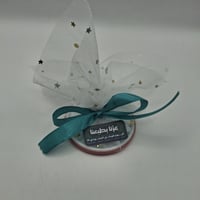 توزيعات بقشة المرايات مع كتابة الاهداء مناسب تحت م...