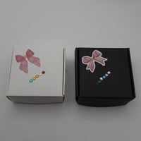 توزيعات فيونكة تعليقه اي مناسبه التصميم ع حسب الطل...