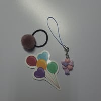 توزيعات تعليقه علي شكل بلونات +بشكل عشوائي تجي حلق...