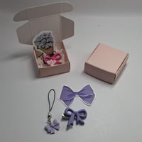 توزيعات تعليقه فيونكه اكسسور شعر فيونكه +استيكر +ص...