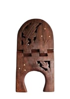 كرسي مصحف عادى محفور 15 بوصة ( وسط )