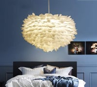 مصباح متدلٍّ للسقف على شكل ريش