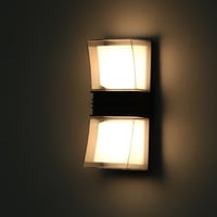 اضاءة جدارية خارجية ليد جهتين