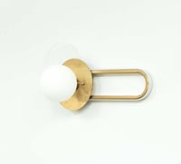 مصباح جداري بزجاج ابيض فاخر