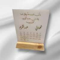 ستاند شفاف مع قاعدة خشب