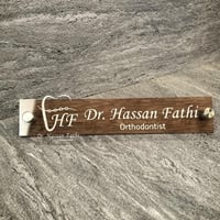 ستاند اسم خشب مع لوحة اكريلك