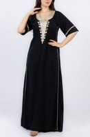 أسود