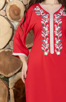 أحمر